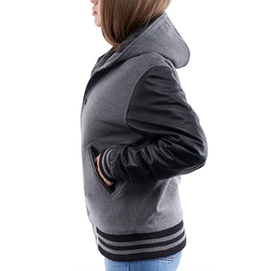 Chaqueta Varsity Gris con Capucha y Cierre de Botones, Corte Regular, Estilo Casual, Unisex, Material de Forro Polar, para Otoño - Product Image 6