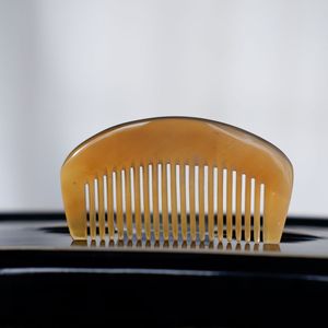 Peine de cuerno natural de alta calidad para cabello largo, desenreda suavemente y reduce la electricidad estática, herramienta antifrizz para el cuidado del cabello para mujeres y hombres - Product Image 2