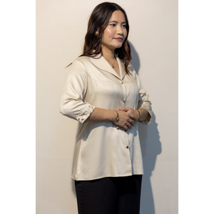 Camisa CLAIRE Beige de Algodón Giza Premium y Elegante para Mujer - Product Image 3