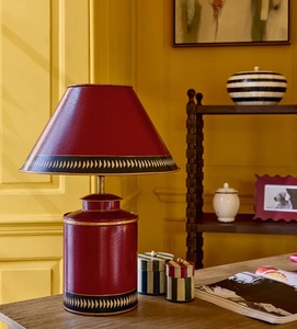 Lampe de table en métal Midnight Cage avec base en fil de fer ouvert, abat-jour en tissu de qualité supérieure, éclairage ambiant chaud pour les intérieurs élégants - Product Image 5