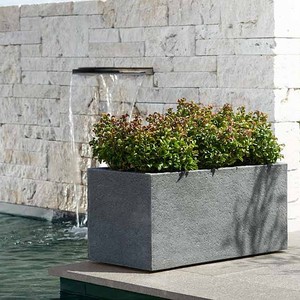 Jardinière rectangulaire haute Davenport 100 en Fiberstone noire 100x40x80cm, grand pot de fleurs d'intérieur et d'extérieur résistant aux intempéries, Vietnam - Product Image 2