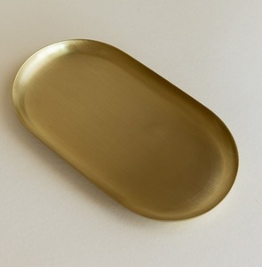 Bandeja Decorativa de Latón Dorado para Mesas de Centro de Lujo, Decoración de Sala de Estar y Eventos Especiales - Product Image 1