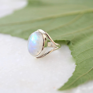 Bague en Pierre de Lune Naturelle Arc-en-ciel Faite à la Main en Argent Sterling, Bijou Bohème, Cadeau Pierre de Naissance de Juin - Product Image 1