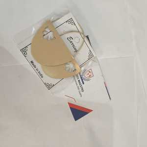 Pendientes con Base de Latón Tallada a Mano y Capas Doradas, con Trabajo de Relieve Intrincado, Estilo Clásico Real de Reina - Product Image 5