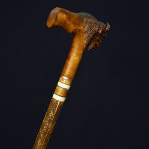 Belle canne de marche en bois sculptée à la main, conçue avec un support robuste, au look moderne et élégant, respectueuse de l'environnement, HUMAYUN WORLD CRAFTS - Product Image 2