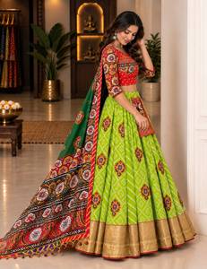 Lehenga de algodón muselina con estampado digital de diseñador y trabajo de espejo real, con blusa y dupatta, conjunto especial de Lehenga Chholi para Navratri. - Product Image 3