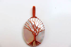 Colgante de Lujo Hecho a Mano con Baño de Oro de 18K, Diseño Árbol de la Vida, Ópalo Blanco y Concha, Envoltura de Alambre de Cobre, Piedra Ovalada, para Compromiso o Boda Espiritual - Product Image 3