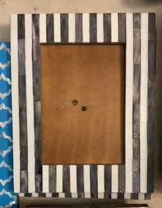 กรอบรูปฝังกระดูกควายแท้ลายทางสีเทาและขาว5R กรอบรูปฝังกระดูกแฮนด์เมด - Product Image 1