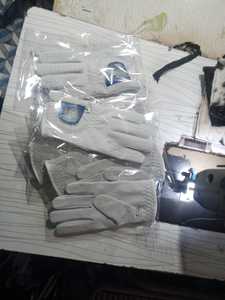Custom Brand <b>White</b> Full Finger Golf Glove PU Leather Breathable Right Hand Unisex Sports Use Hook and Loop Closure - Product Image 4