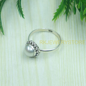 Bague en argent sterling 925 avec perle blanche naturelle, faite à la main, style halo perlé, bijou minimaliste pour mariée, cadeau pour femme, unisexe - Product Image 6