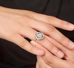 Anillo de Cóctel Espiral de Plata de Ley 925 con Circonita Cúbica de Diseño Halo y Corte Brillante de Lujo, Moderno, para Fiesta, Boda, Regalo - Product Image 2