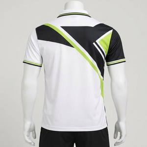 T-shirt de sport haut de gamme conçu pour les hommes, idéal pour le tennis, avec une construction respirante, un confort optimal et une coupe athlétique pour une performance accrue. - Product Image 2