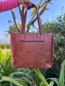Sac fourre-tout en cuir véritable avec poils, sac à bandoulière vintage, sac de voyage portable, vente en gros B2B - Product Image 2
