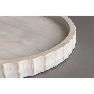 Plateau décoratif contemporain avec surface en métal martelé artisanal, plateau de rangement de luxe fait main, plateau de service rond en bois - Product Image 2