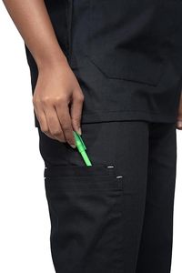 EVERGLOW Conjuntos de Uniformes Médicos Elegantes con Cuello en V, Tallas Grandes Personalizadas, de Algodón y Spandex Negro, Sin Costuras, para Hospital - Product Image 5