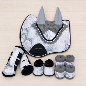 Ensemble de tapis de selle de dressage en velours de luxe avec voile anti-mouches et bandages assortis – Équipement d'équitation élégant - Product Image 6