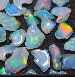 โอปอลขัดเงาแบบหยาบ โอปอลเอธิโอเปีย สีเล่นแสงหรือหลายสี โอปอลธรรมชาติสำหรับทำเครื่องประดับ - Product Image 1