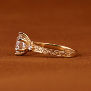 แหวนหมั้นเพชรทรงกลมวินเทจ เพชรเลี้ยงในห้องปฏิบัติการ ทองคำแท้ 14K ดีไซน์ลายดอกไม้ แหวนสัญญาสำหรับผู้หญิง รับรองโดย IGI - Product Image 4