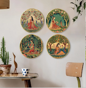 Placas decorativas de pared con arte tradicional de la realeza en metal pichwai, juego decorativo de cuatro piezas, disponible a precios de mayorista. - Product Image 1