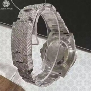 Montre de luxe en acier inoxydable avec diamants Moissanite, fabriquée en Inde, pour usage quotidien, professionnel ou décontracté, en vente - Product Image 3
