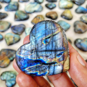 Cabujón de Labradorita en Forma de Corazón, Piedra Preciosa Natural con Reverso Plano |   Piedra Colgante de Azul Fuego Corte Flash con Envoltura de Hilo, Venta al por Mayor a Granel de África - Product Image 4