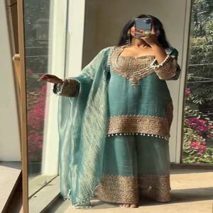 ชุดเดรสปักลาย VASTRA COTTAGE พร้อมผ้าคลุมไหล่แบบมีเชือกประดับเลื่อม เหมาะสำหรับงานเทศกาลและงานเลี้ยงสำหรับผู้หญิง - Product Image 1