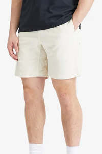 Shorts Bermuda décontractés pour hommes, couleur unie beige, taille élastique, en coton Oxford respirant, coupe mi-haute, pour un usage décontracté - Product Image 4