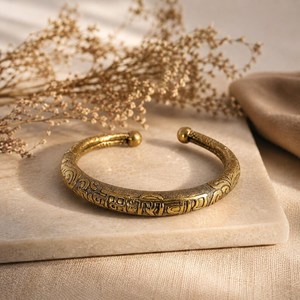 Bracelets ouverts faits à la main en laiton massif plaqué bronze antique |   Bracelets ethniques chrétiens gravés |   Vente en gros pour femmes - Product Image 2