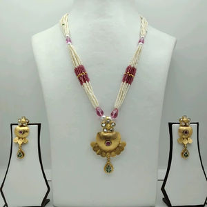 Conjunto de Collar Largo Tradicional Chapado en Oro con Perlas Blancas y Cuentas Rosas, con Colgante Floral y Pendientes a Juego para Mujer - Product Image 1