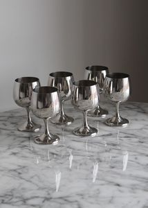 Ensemble de 3 gobelets plaqués argent avec plateau orné – Vaisselle élégante en métal pour mariage, fête, décoration intérieure et événements. - Product Image 3