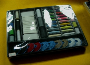 ชุดเย็บผ้า AA0013 พร้อมด้ายปัก กระสวยด้าย เข็ม และหมุด ชุดพกพาสำหรับงานฝีมือ - Product Image 5
