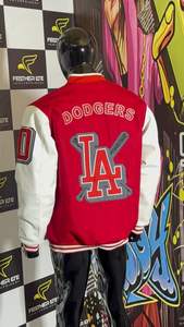 Veste de baseball en chenille brodée sur mesure de haute qualité ODM OEM, corps en laine, manches en cuir PU, pour hommes. - Product Image 2