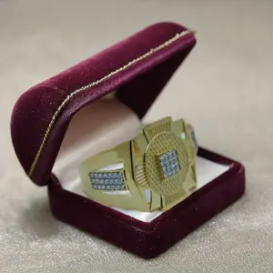 Bague élégante pour homme en or 22 carats avec grappe de diamants au centre, bande géométrique, bijoux fins de luxe - Product Image 3