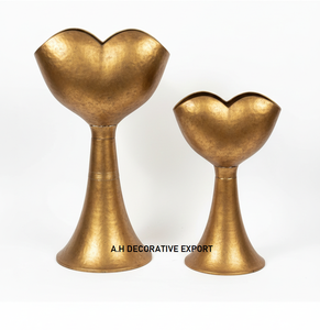 Modernos Jarrones de Corazón de Aluminio Negro Mate, Maceteros Minimalistas con Pedestal, Elegantes y Ecológicos, Adornos Decorativos para Bodas, Hogar y Oficina - Product Image 2