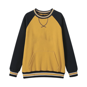 Sweat-shirt universitaire Alpha Gold & Black Contrast à col rond, style universitaire, en coton et polyester, fournisseur en gros OEM/ODM - Product Image 3