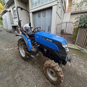 Tracteur professionnel Solis conçu pour le travail agricole avec une puissance diesel performante, une forte traction et une grande durabilité - Product Image 1