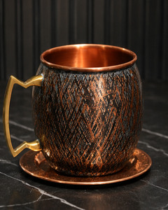 Taza de cobre artesanal exótica con diseño cruzado en azul cobalto y dorado para Moscow Mule, de lujo, pintada a mano con patrón lineal y arte geométrico. - Product Image 3