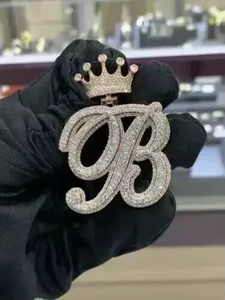 Colgante de letra inicial personalizable estilo HipHop con diseño de corona de rey, de Plata 925, con incrustaciones de circonitas, pasa la prueba del diamante - Product Image 3
