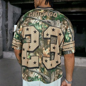 Camiseta Deportiva Oversize de Fútbol Americano con Estampado de Camuflaje, Estilo Y2K, Personalizable con Gráficos, Chicago 23, Estilo Vintage - Product Image 4