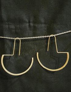 Boucles d'oreilles pendantes en laiton faites à la main, motif cactus, très demandées, bijoux de mode modernes pour femmes, pour fêtes et mariages, à prix compétitif - Product Image 1