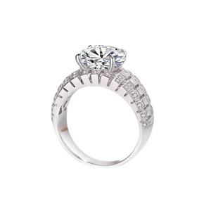 Bague de fiançailles pour femme en moissanite taille ovale avec sertissage pavé et taille n°9 - Product Image 2