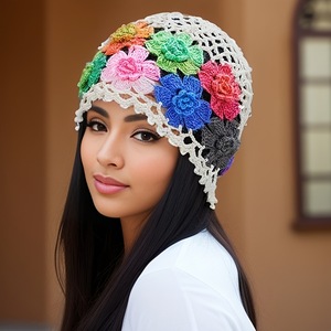 Gorro de Punto Floral para Mujer, Gorro de Invierno Estilo Boho con Apliques Decorativos, 100% Acrílico, Gorro Informal para Adultos - Product Image 2