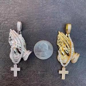 Colgante de Joyería Fina con Manos en Oración de Moissanita, Plata de Ley 925 con Baño de Rodio, Pasa el Test de Diamantes - Product Image 1