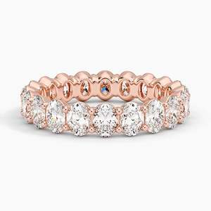 แหวนทองคำขาวรูปไข่ประดับเพชรทรงคลาสสิกแบบ Eternity Band  ฝังเพชรแบบ Prong Setting ได้รับการรับรองจาก IGI  เพชรเพาะเลี้ยงในห้องปฏิบัติการ เครื่องประดับสำหรับงานแต่งงานสำหรับผู้หญิง - Product Image 5