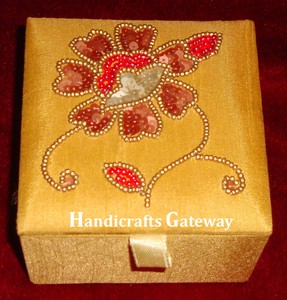 Attractive Looking Very Beautiful Design Zari Embroidery Work <b>Grey</b> Color Jewelry <b>Box</b> for Home Decorations and Wedding Gifts used - Product Image 5