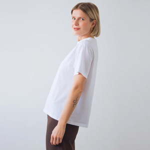T-shirt basique pour femme en gros, col rond, manches courtes, 100 % coton, coupe classique, décontracté, intemporel, design simple - Product Image 2