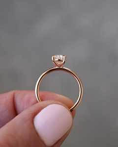แหวนหมั้นเพชรรูปไข่ 1.5 กะรัต เพชรเพาะเลี้ยงในห้องปฏิบัติการ แหวนทอง 14k ประดับเพชรเม็ดเดี่ยวรูปไข่สำหรับผู้หญิง แหวนรูปไข่สไตล์มินิมอล รับรองโดย IGI - Product Image 4