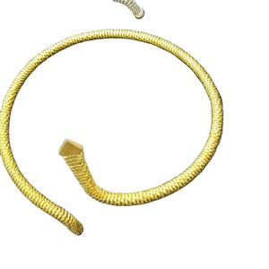 Pulseras de puño de latón clásicas de diseñador de lujo más vendidas, chapadas en oro hechas a mano para mujeres y niñas, regalo de aniversario listo para exportar - Product Image 1