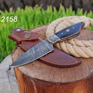 Couteau de chasse artisanal en acier Damas, lame fixe, manche intégral, couteau de survie pour le camping en plein air avec étui en cuir - Product Image 1