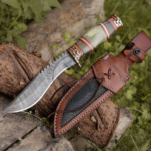 Cuchillo de Hoja Fija Nuevo, Hecho a Mano, de Acero de Damasco, para Caza, Camping y Supervivencia, con Cuerno de Ciervo y Mango de Latón - Product Image 1